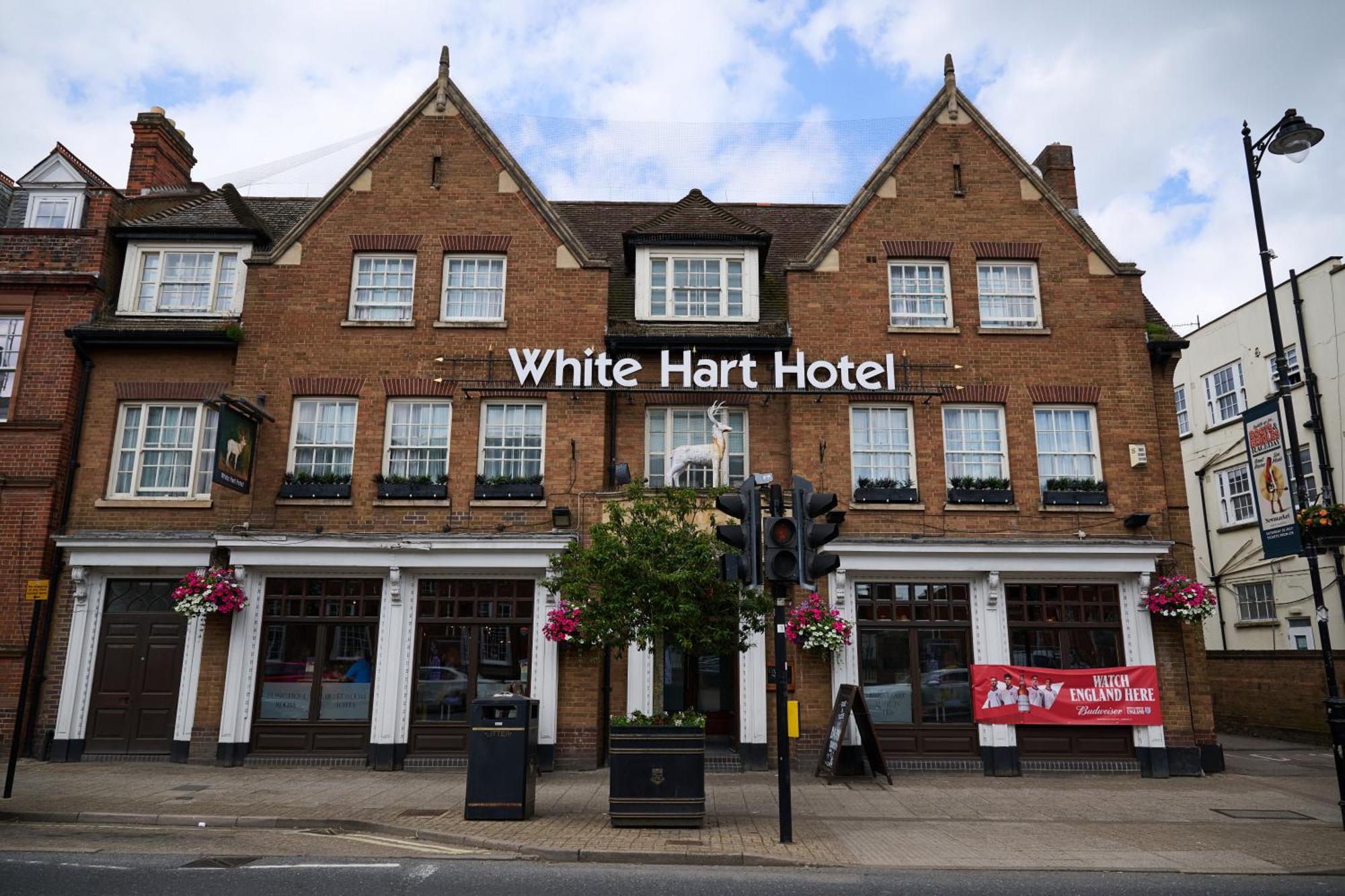 White Hart, Newmarket By Marston'S Inns Екстериор снимка